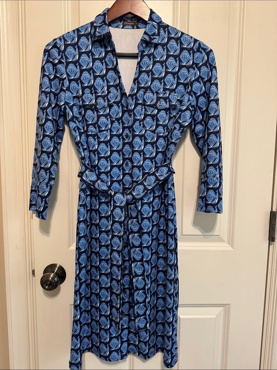 J Mclaughlin Dresses & Skirts - J McLaughlin Blue Printed Midi Shirt Dress with Tie Waist